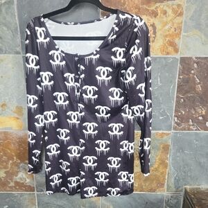 Women's Black and White Long Sleeve Top